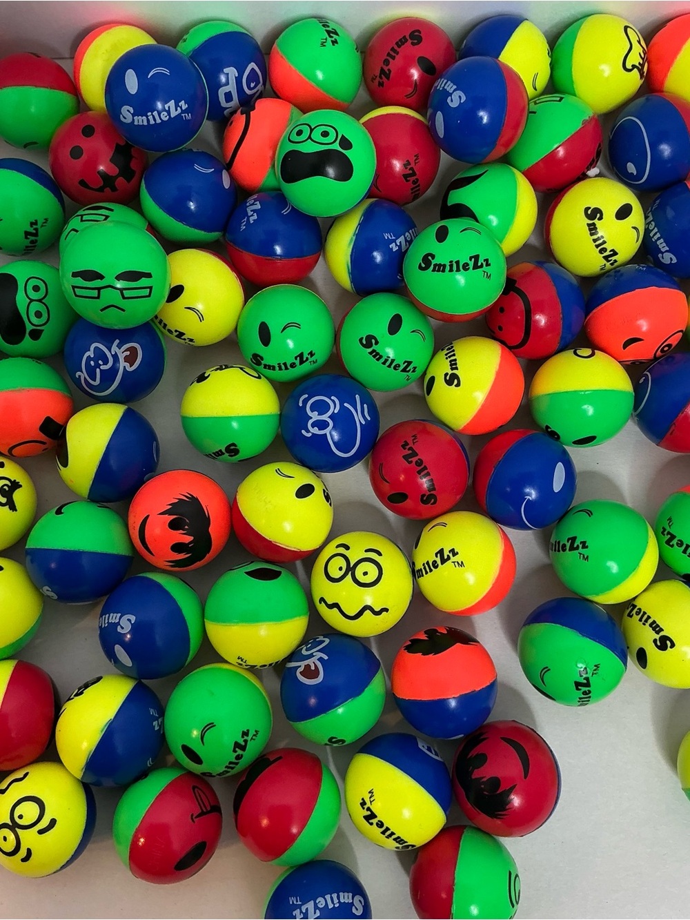 SmileZz Multicolor, Expressive Faces Bouncy Balls - Pack of 50 32mm Bouncy Balls